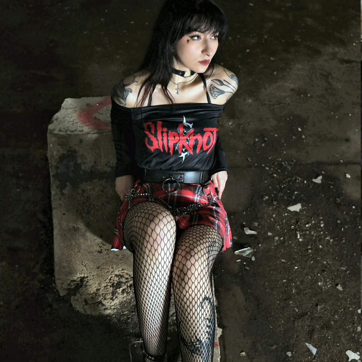 Slipknot Off-shoulder Top And Skirt Set